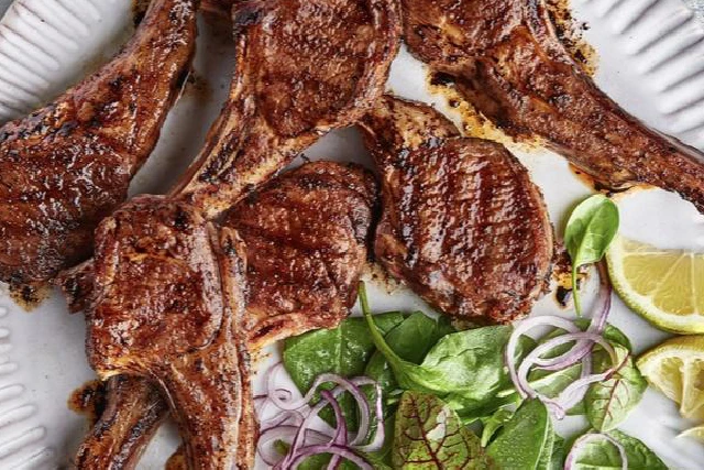 مطعم باربكيو: شريكك المثالي لتنظيم حفلات شواء لا تنسى 66068773