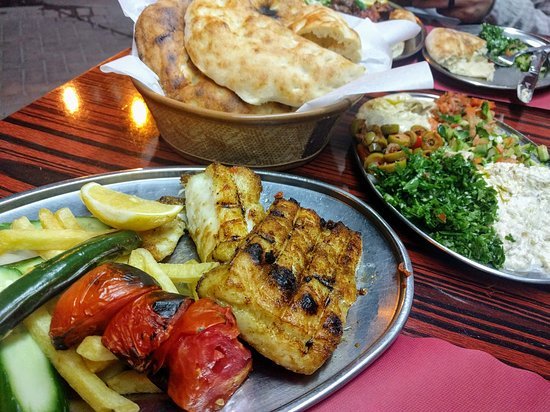 رحلة إلى عالم النكهات:66068773 تجربة شواء لا تُنسى في مطعم باربكيو بالكويت